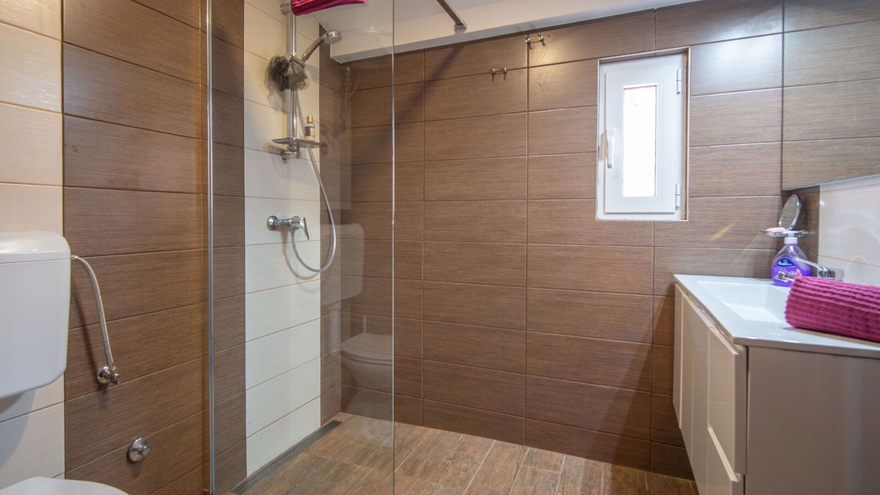 Photo of Bathroom in Lic