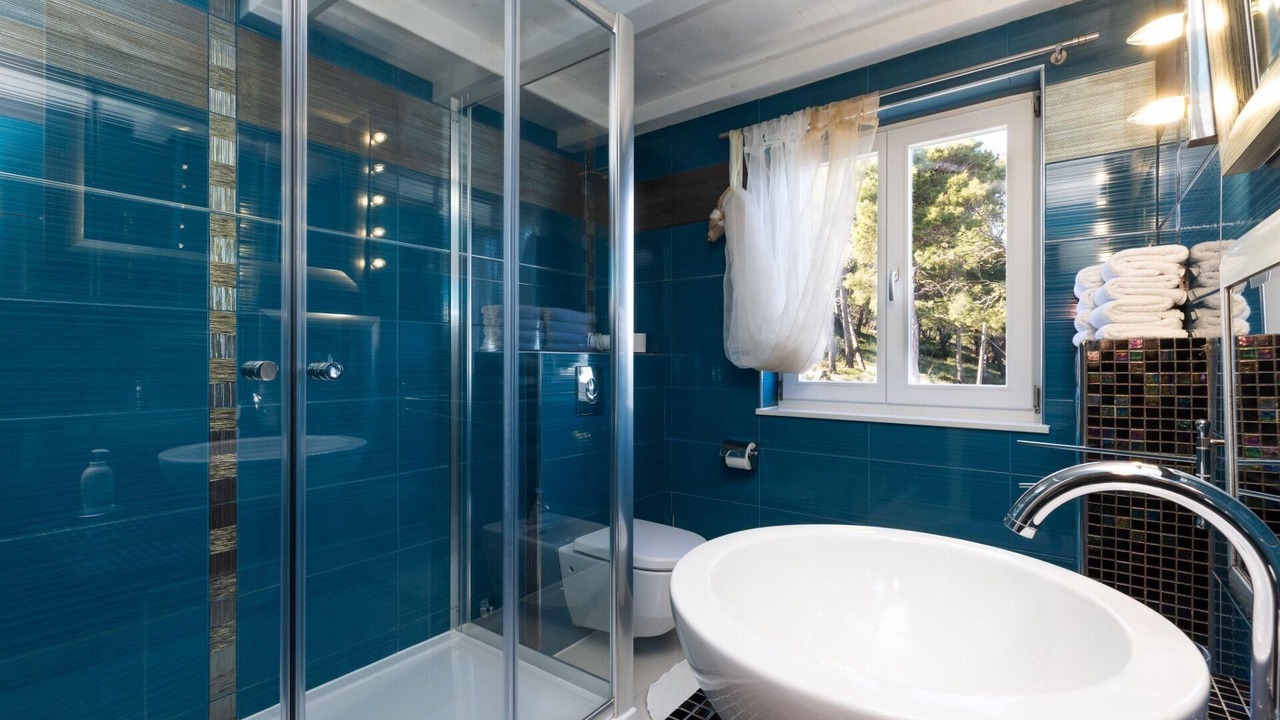 Photo of Bathroom in Cove Murtar