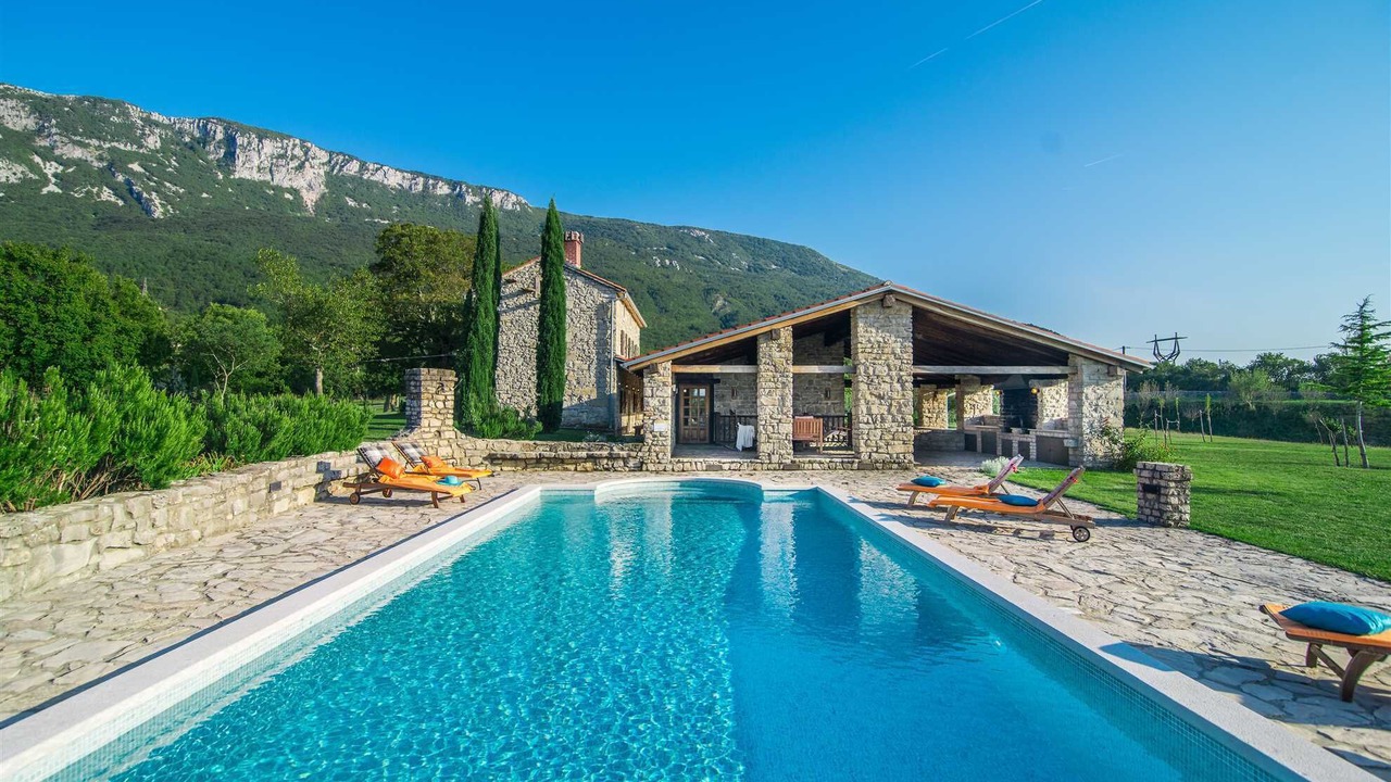 Photo of Outdoor in Plomin