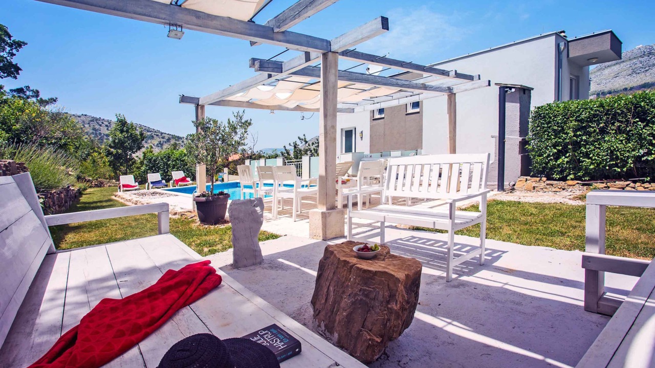 Photo of Patio Balcony in Srinjine