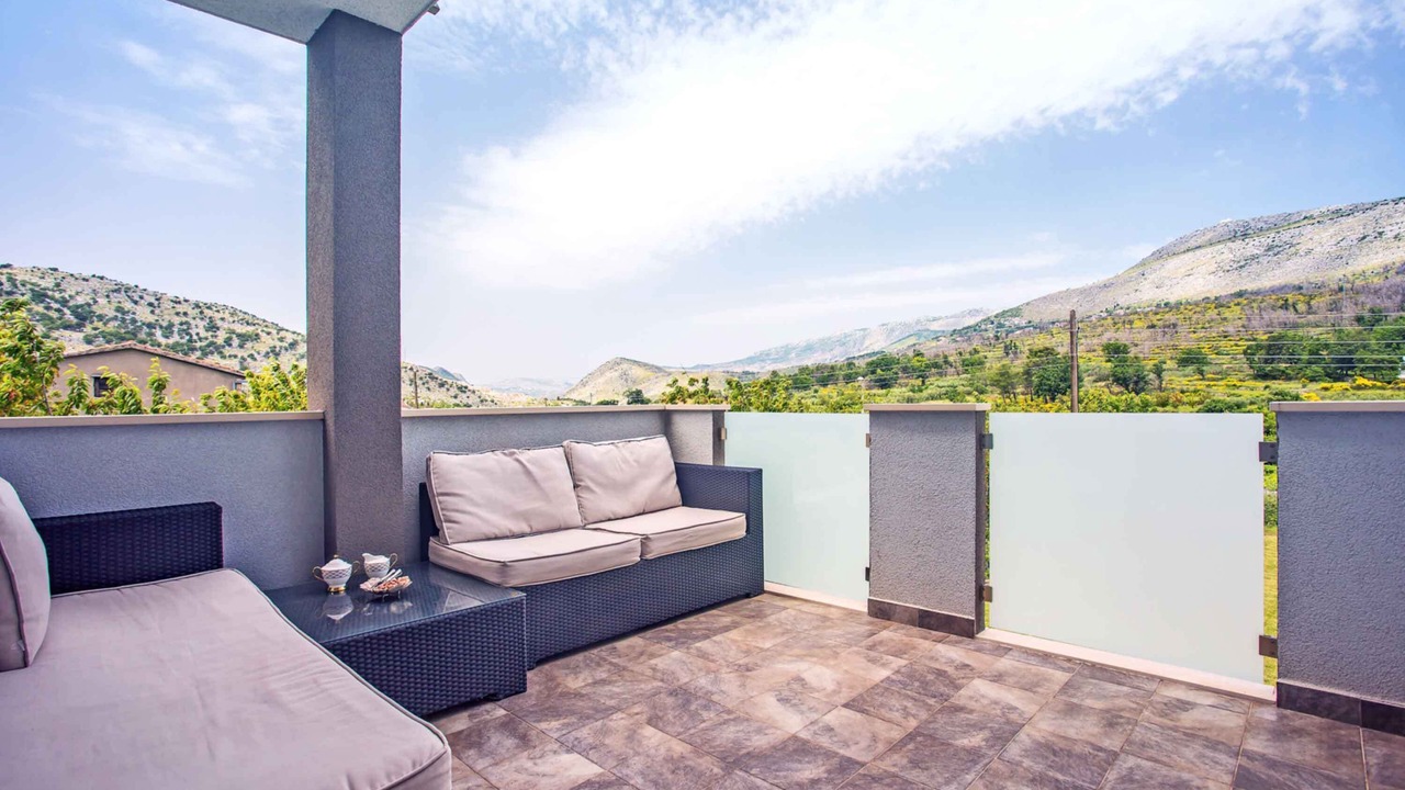 Photo of Patio Balcony in Srinjine