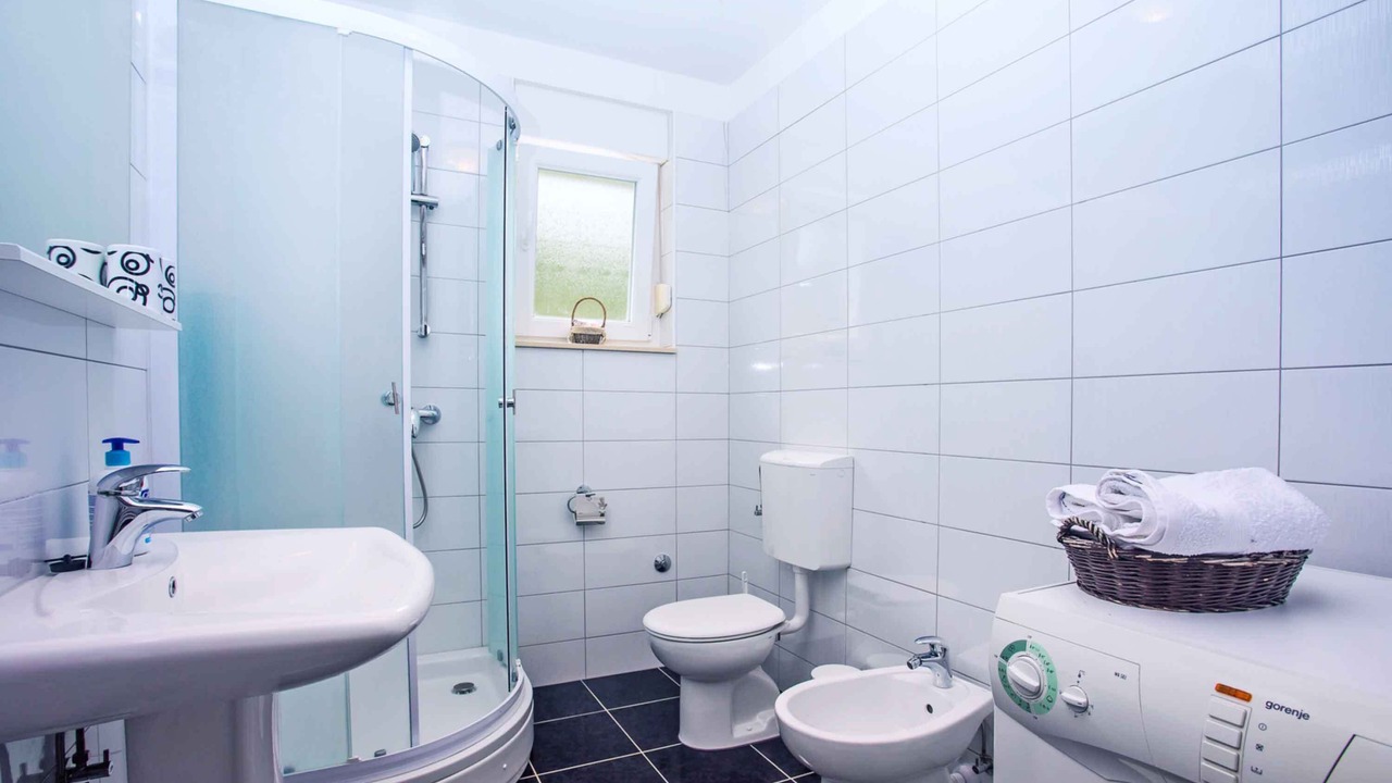 Photo of Bathroom in Srinjine