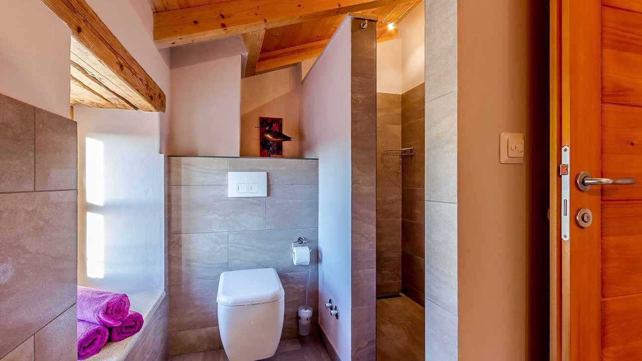 Photo of Bathroom in Sisan