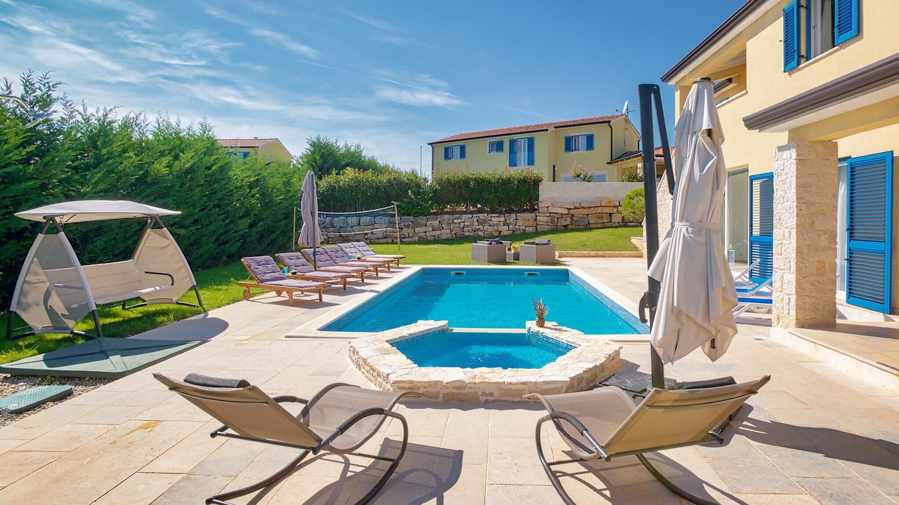 Photo of Outdoor in Muzini