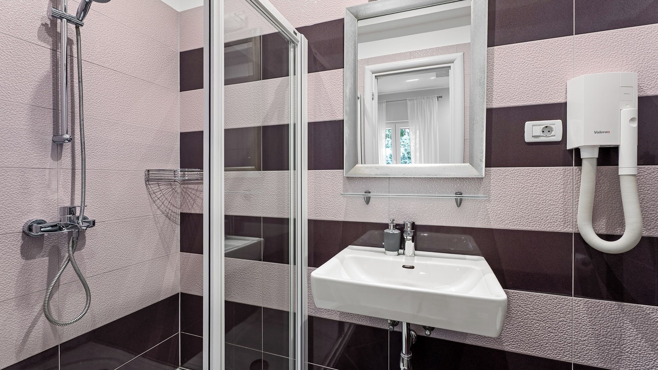 Photo of Bathroom in Duce
