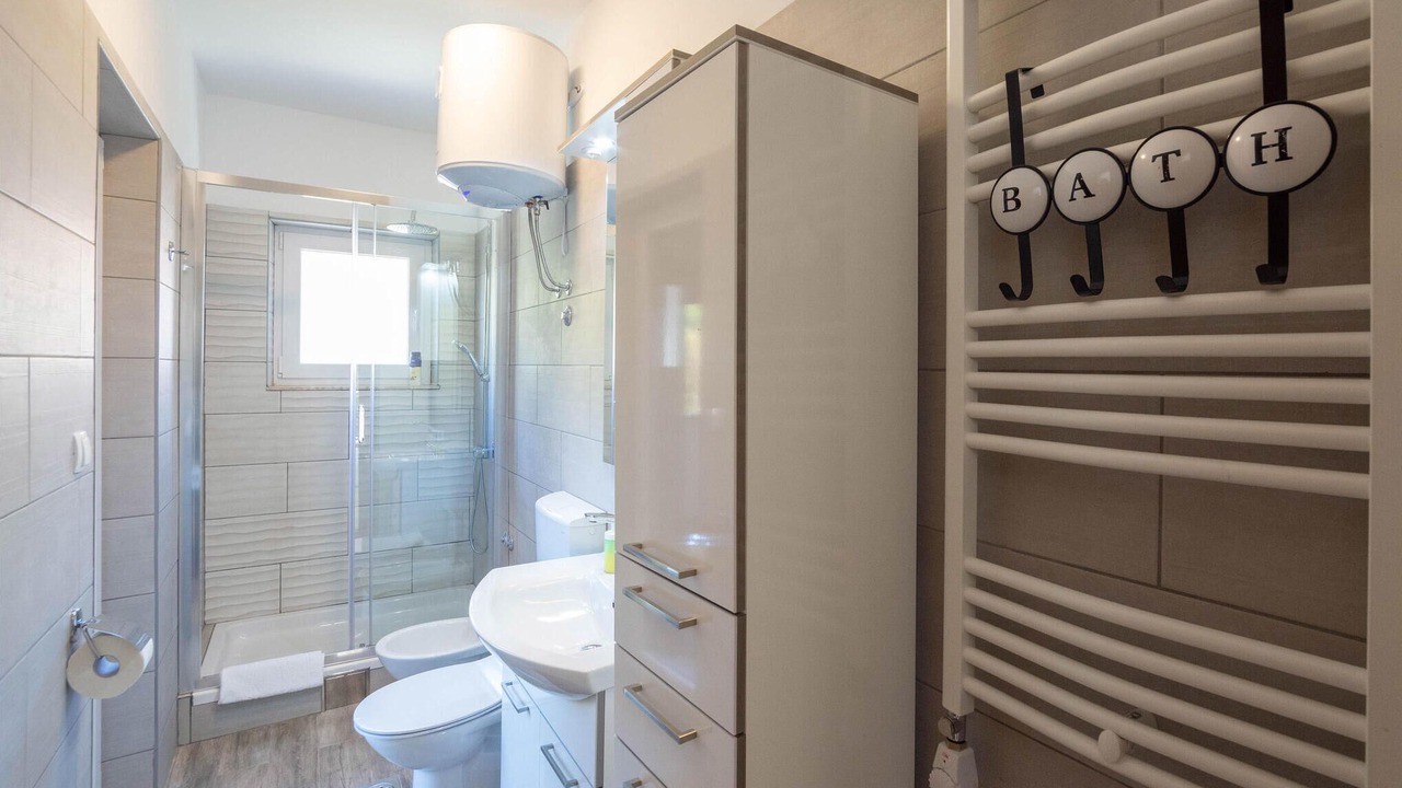 Photo of Bathroom in Srinjine