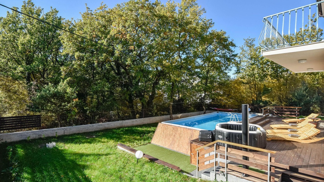 Photo of Outdoor in Srinjine