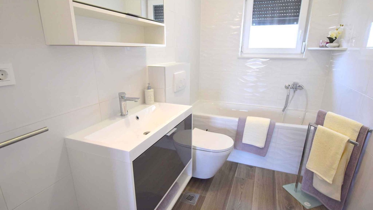Photo of Bathroom in Porat