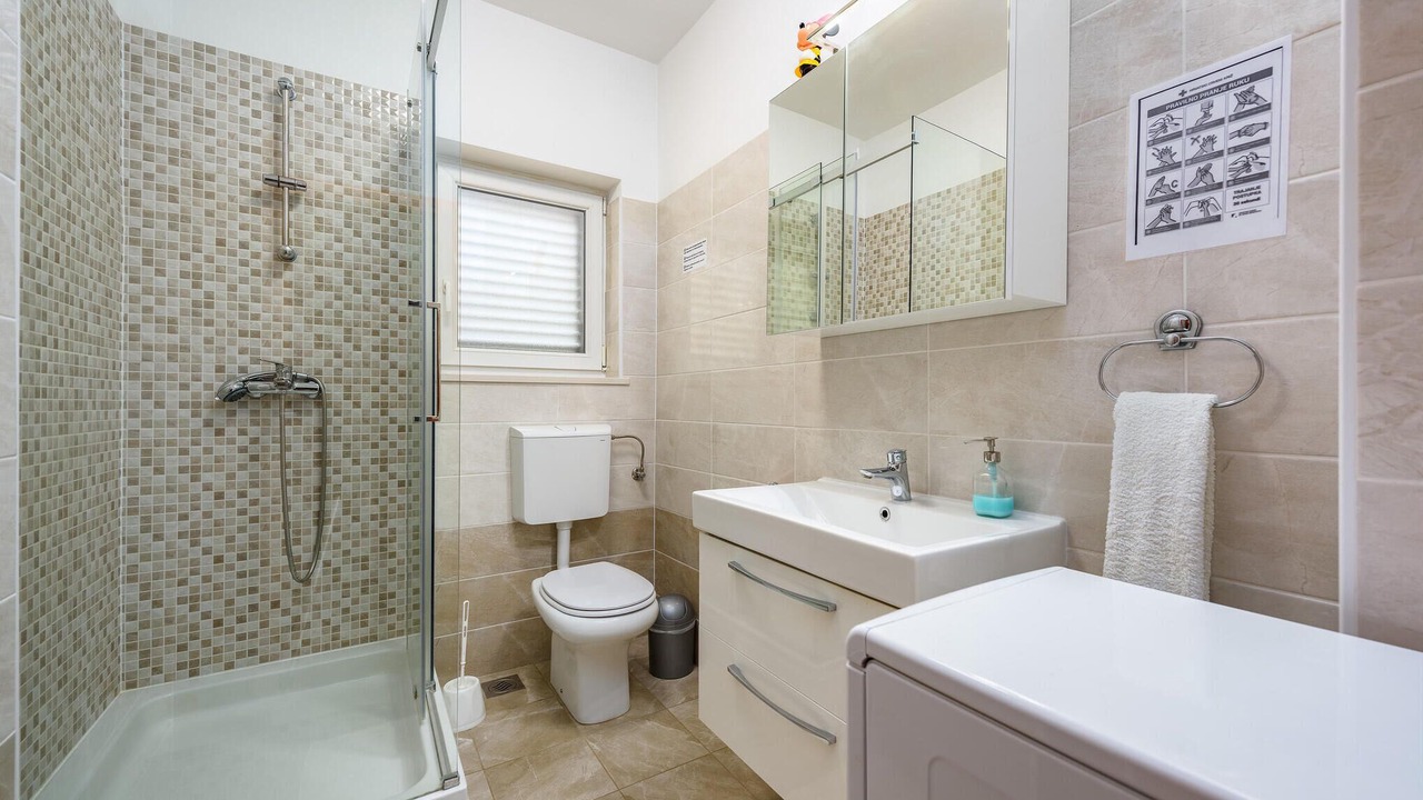 Photo of Bathroom in Topid