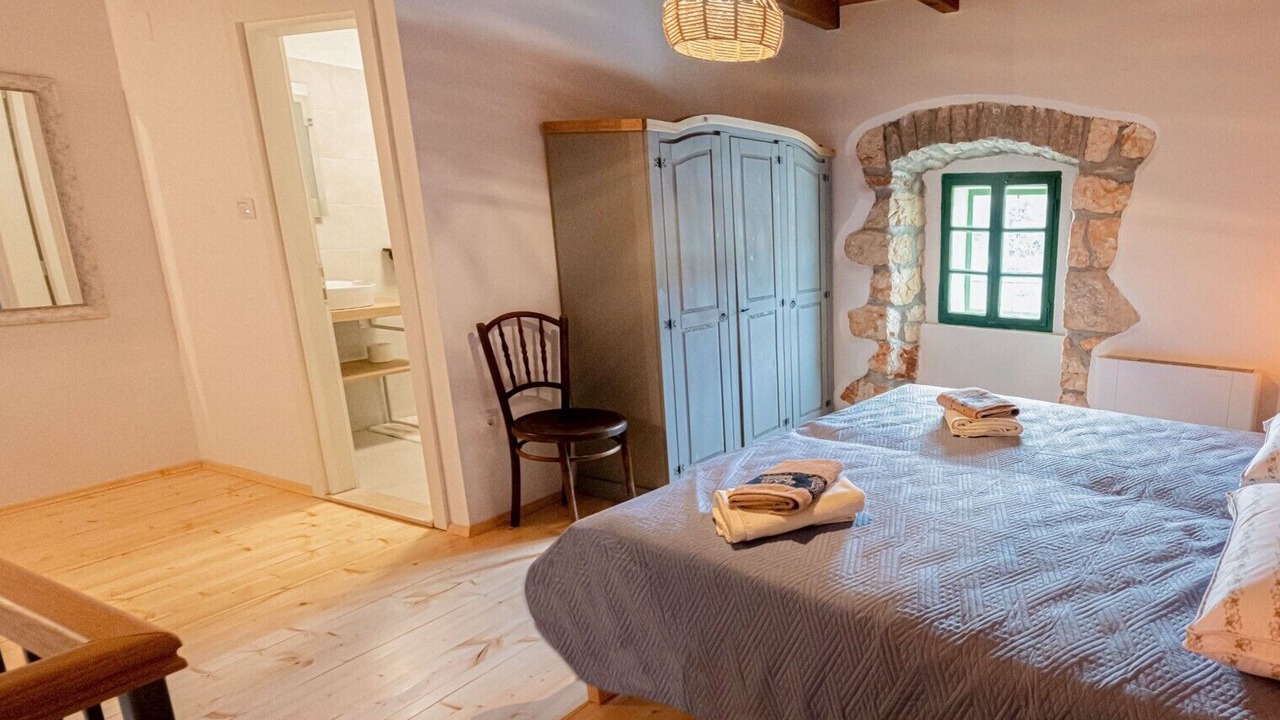 Photo of Bedroom in Cres