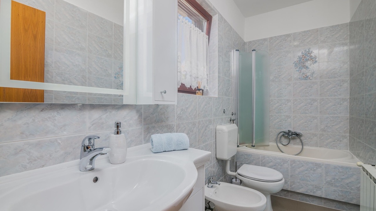 Photo of Bathroom in Porat