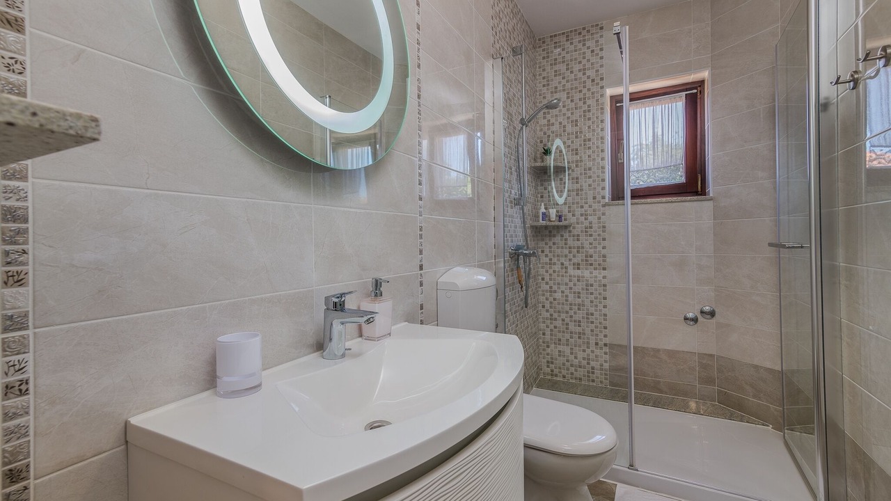 Photo of Bathroom in Porat