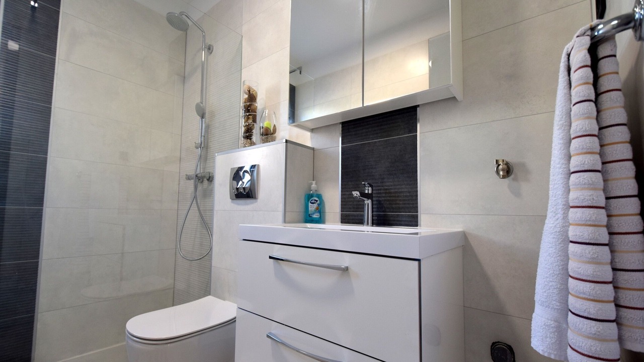 Photo of Bathroom in Porat