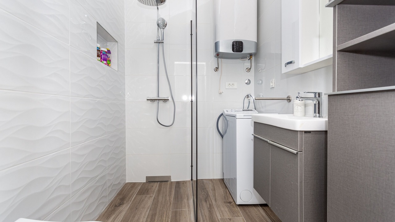 Photo of Bathroom in Porat