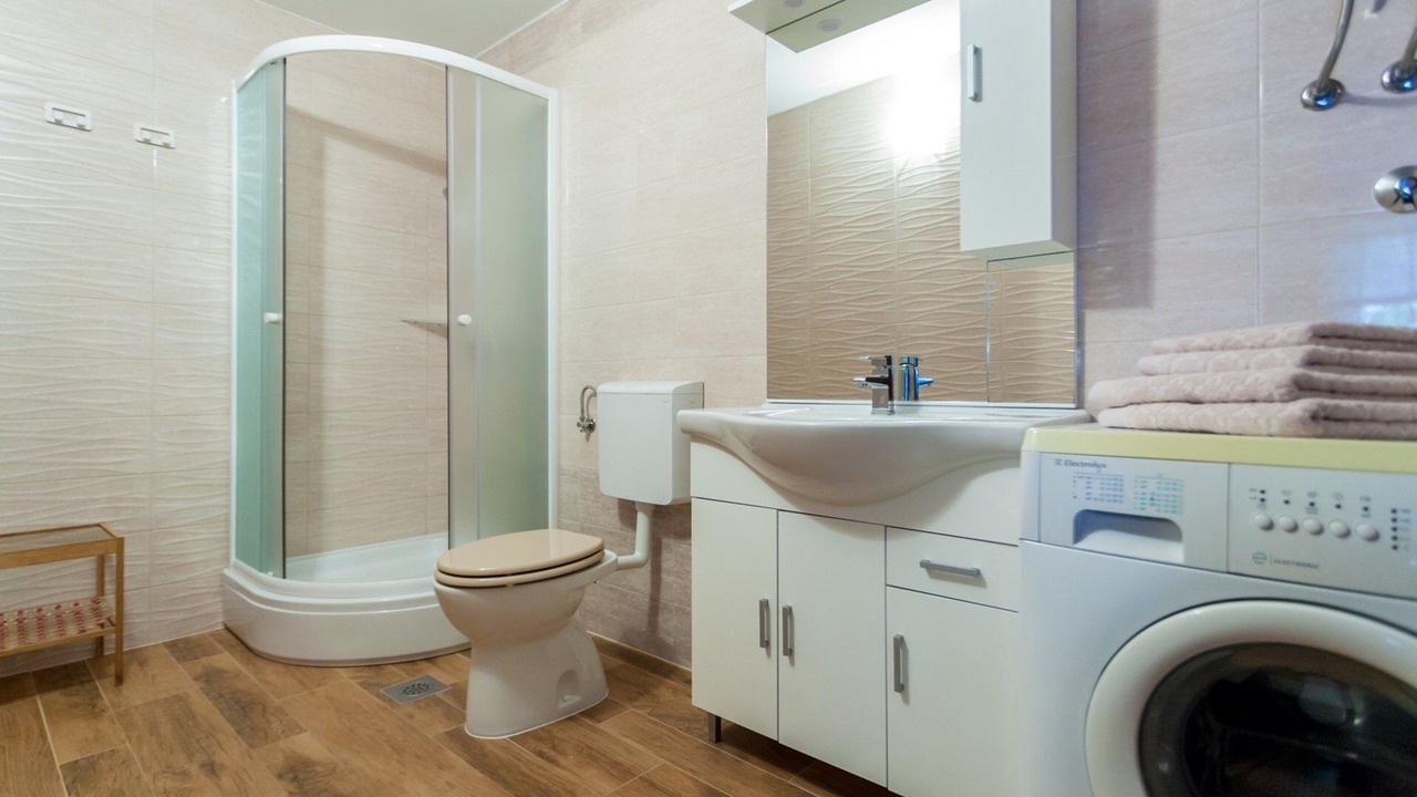 Photo of Bathroom in Porat