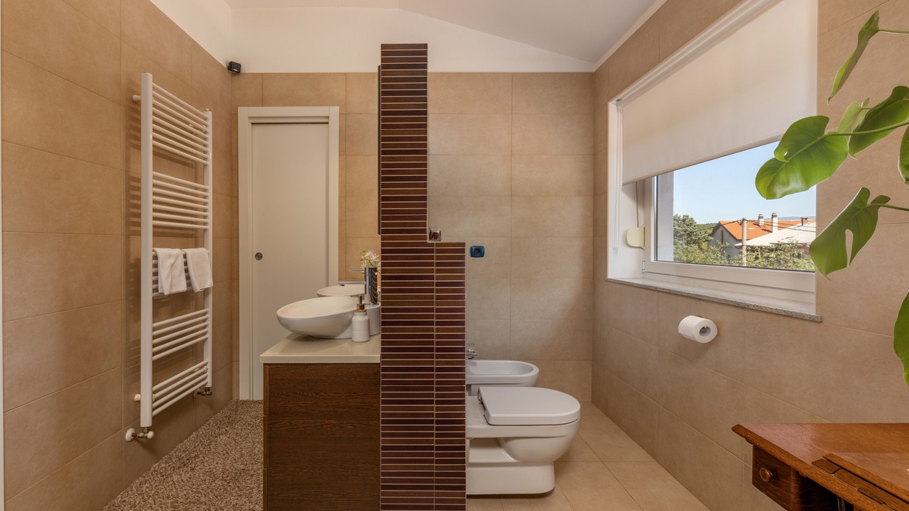Photo of Bathroom in Buzdohanj