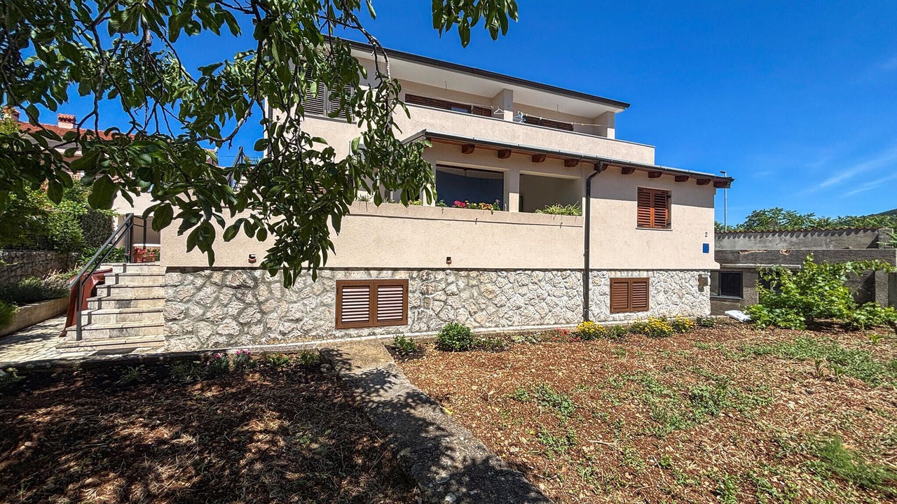 Photo of Outdoor in Cres