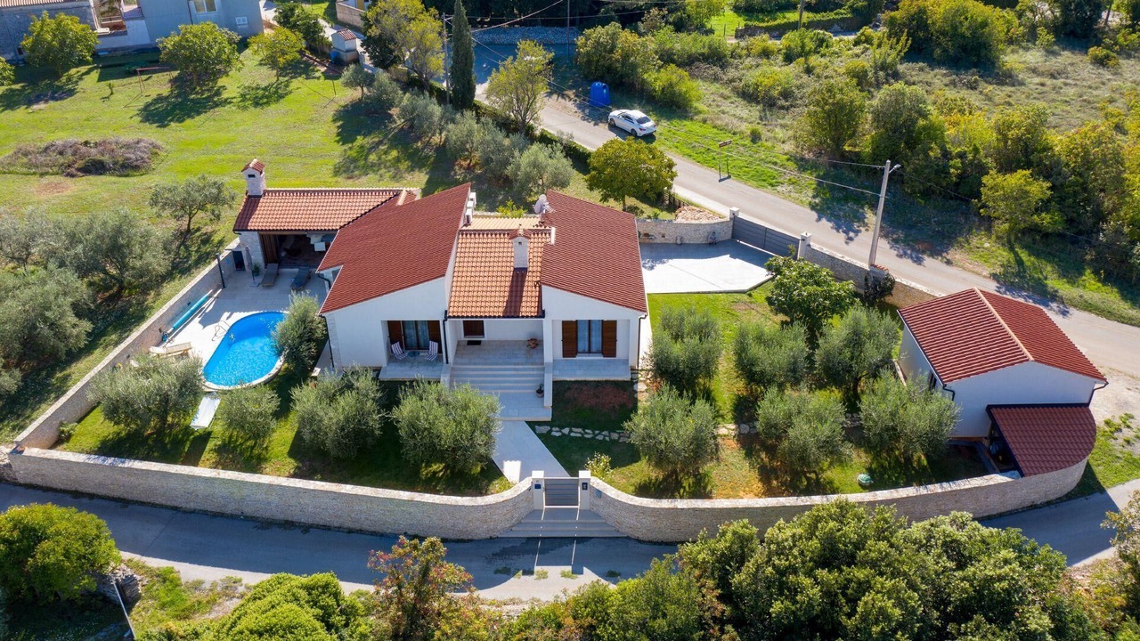 Photo of Outdoor in Kavran