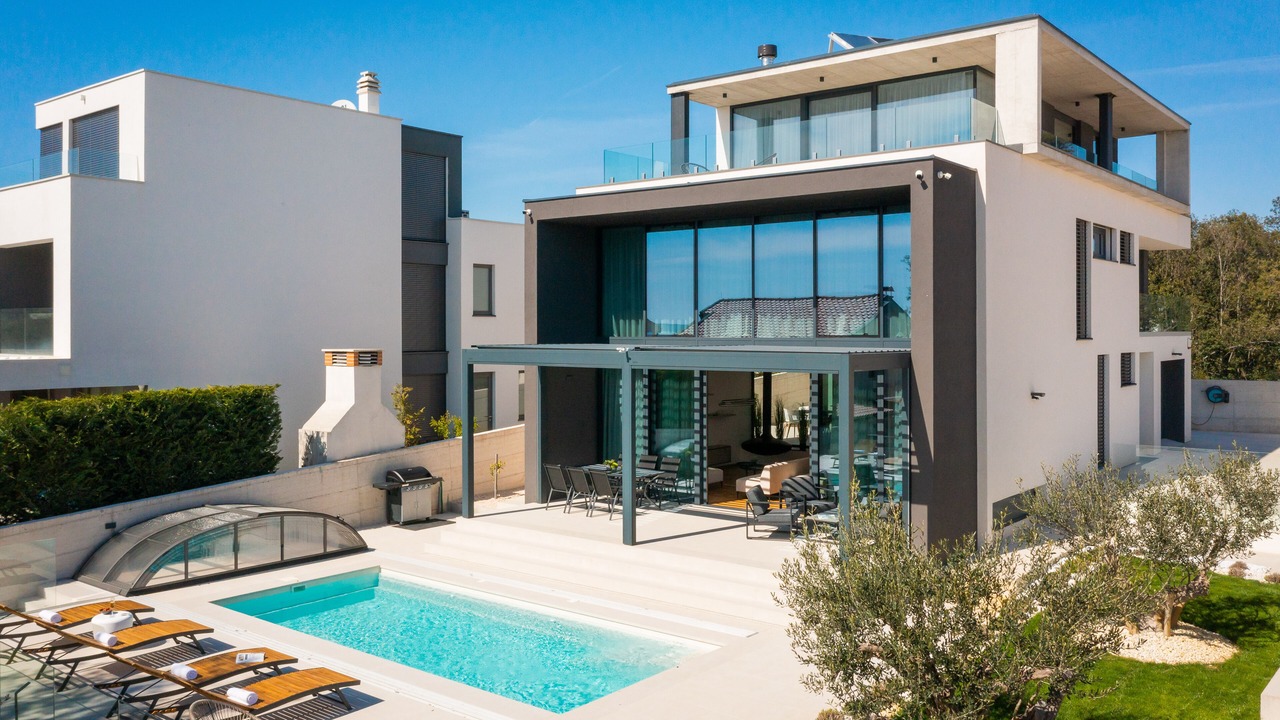 Photo of Outdoor in Petrcane
