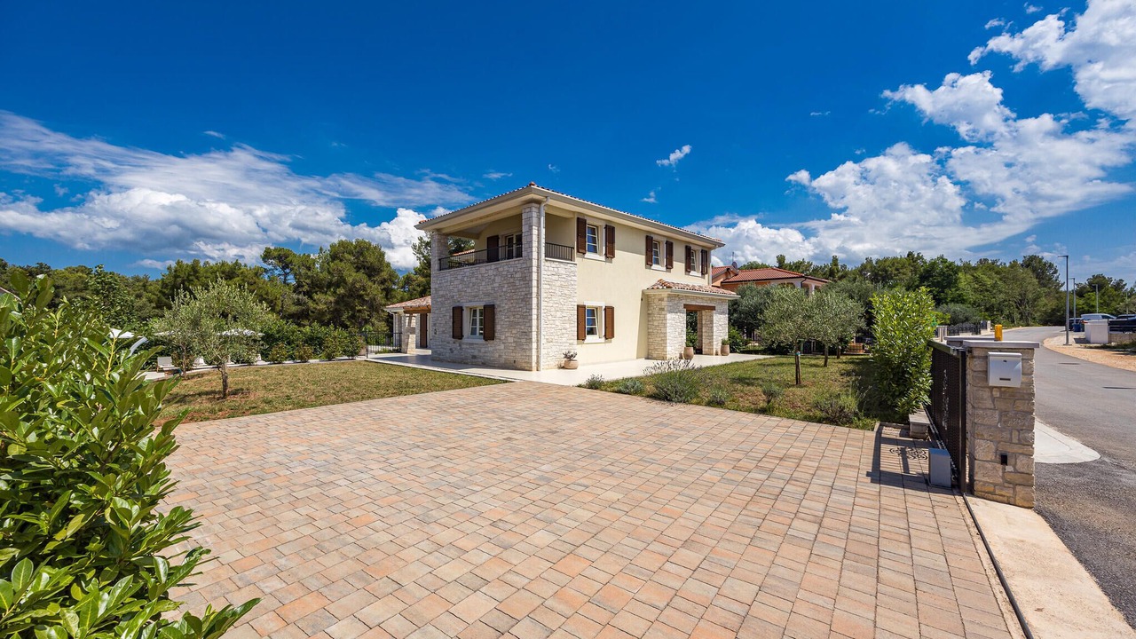 Photo of Outdoor in Murine