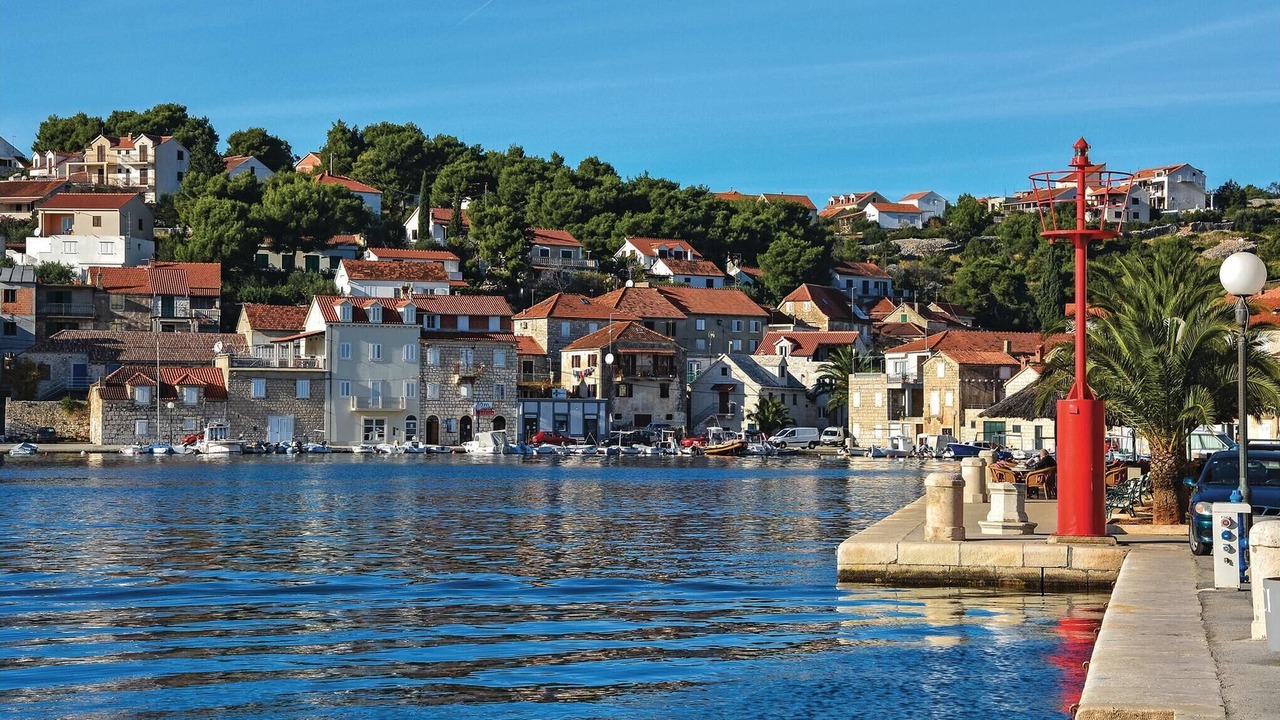 Photo of Others in Cove Makarac (Milna)