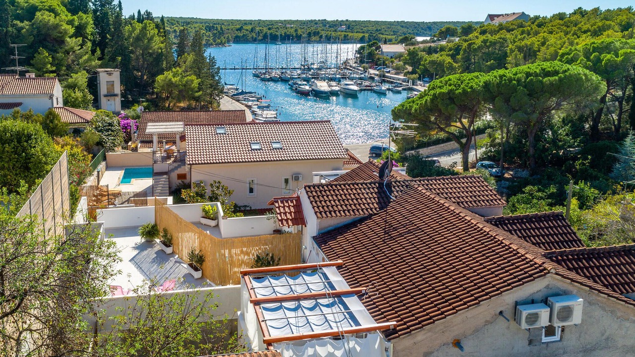 Photo of Others in Cove Makarac (Milna)