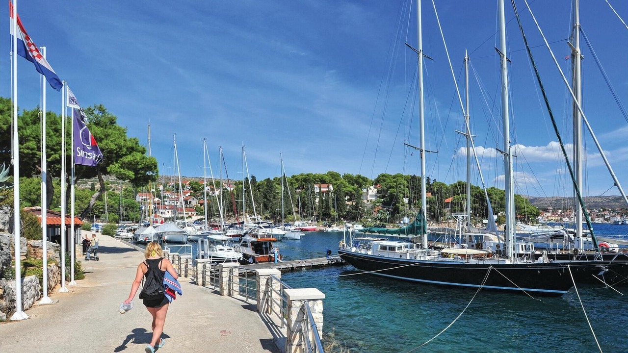 Photo of Others in Cove Makarac (Milna)
