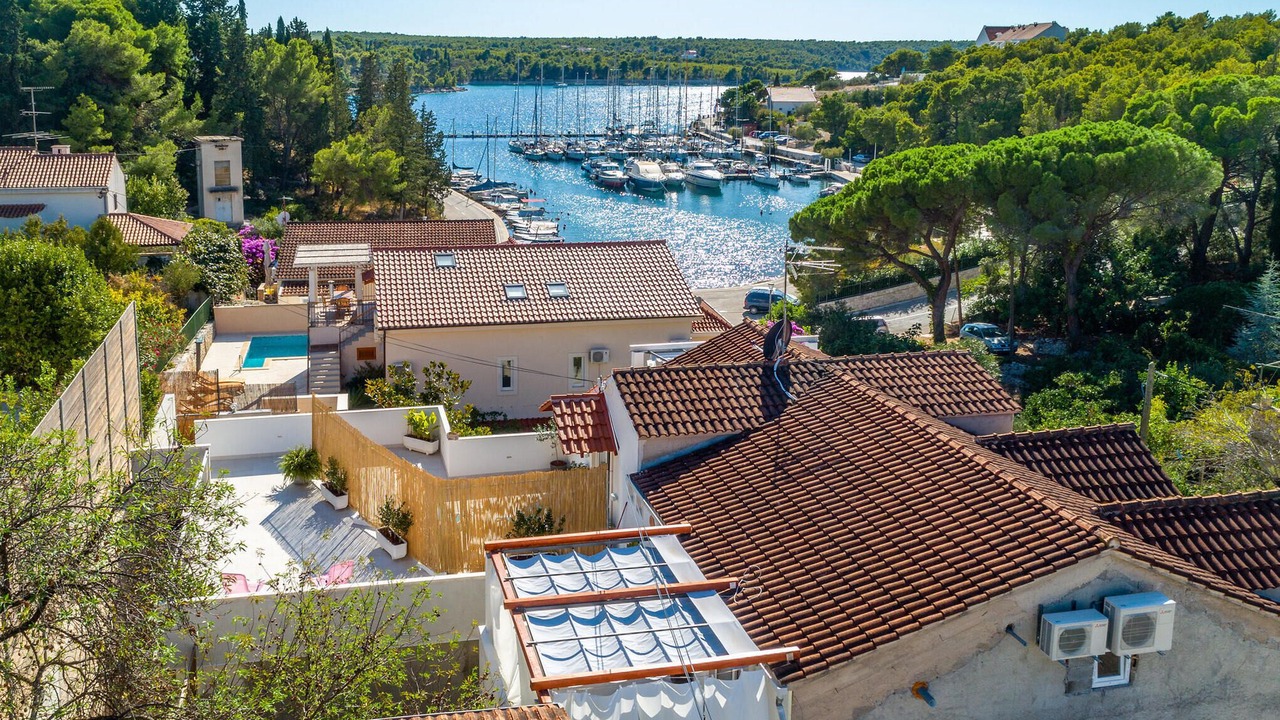 Photo of Others in Cove Makarac (Milna)