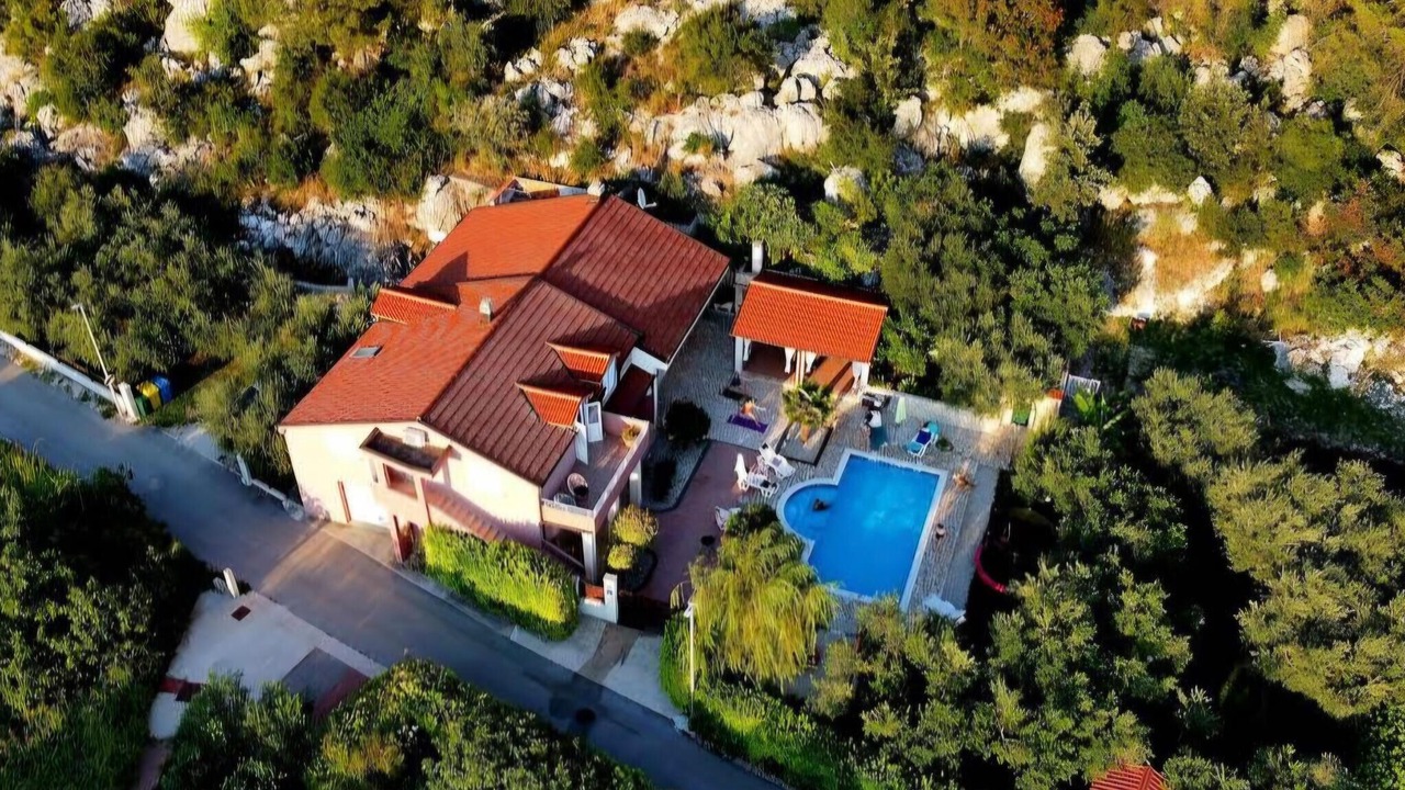 Photo of Others in Ploce