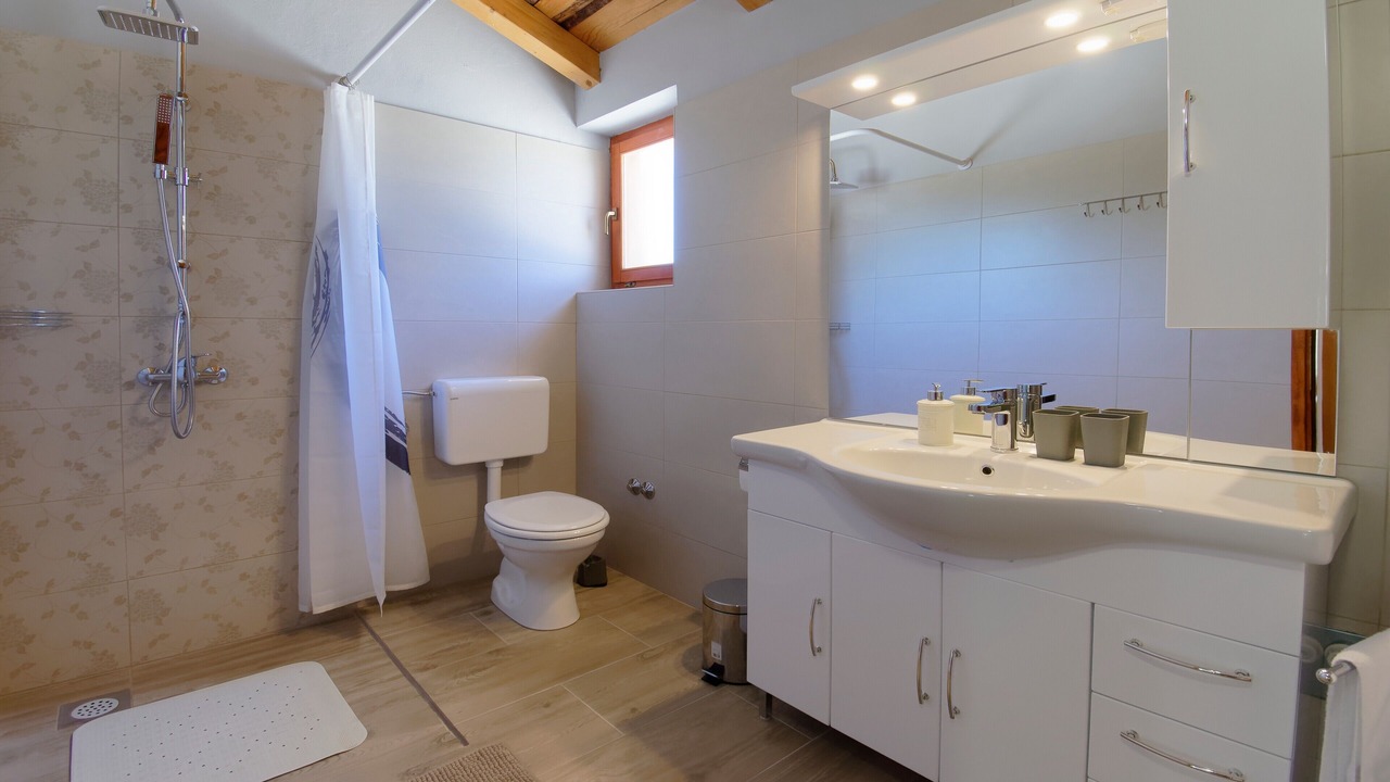 Photo of Bathroom in Laginji