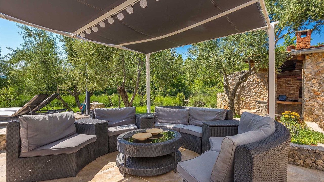 Photo of Patio Balcony in Brzac