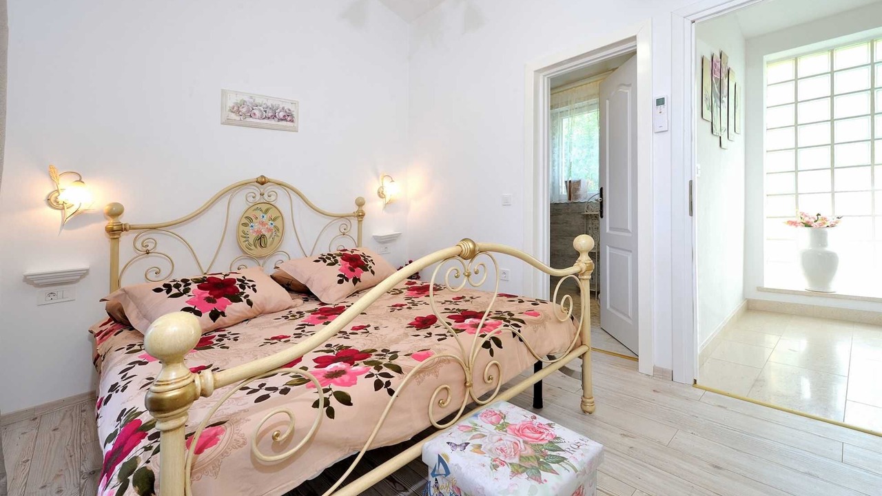 Photo of Bedroom in Pobri
