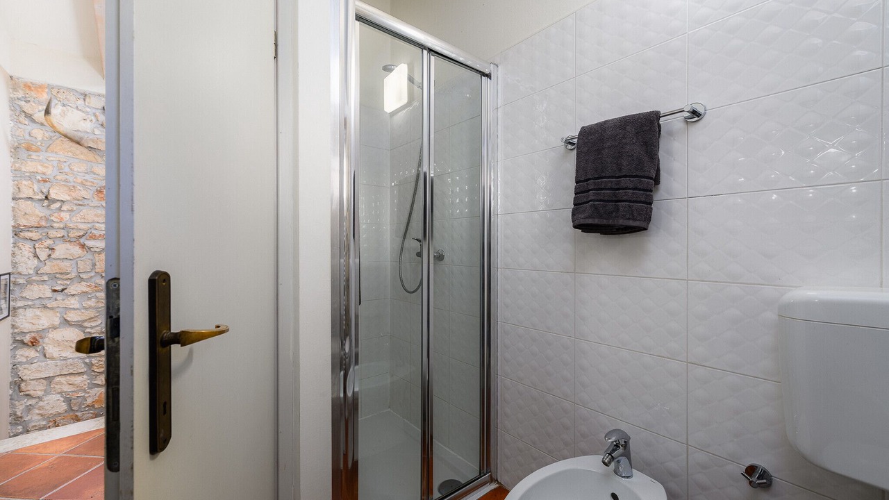 Photo of Bathroom in Fuskulin