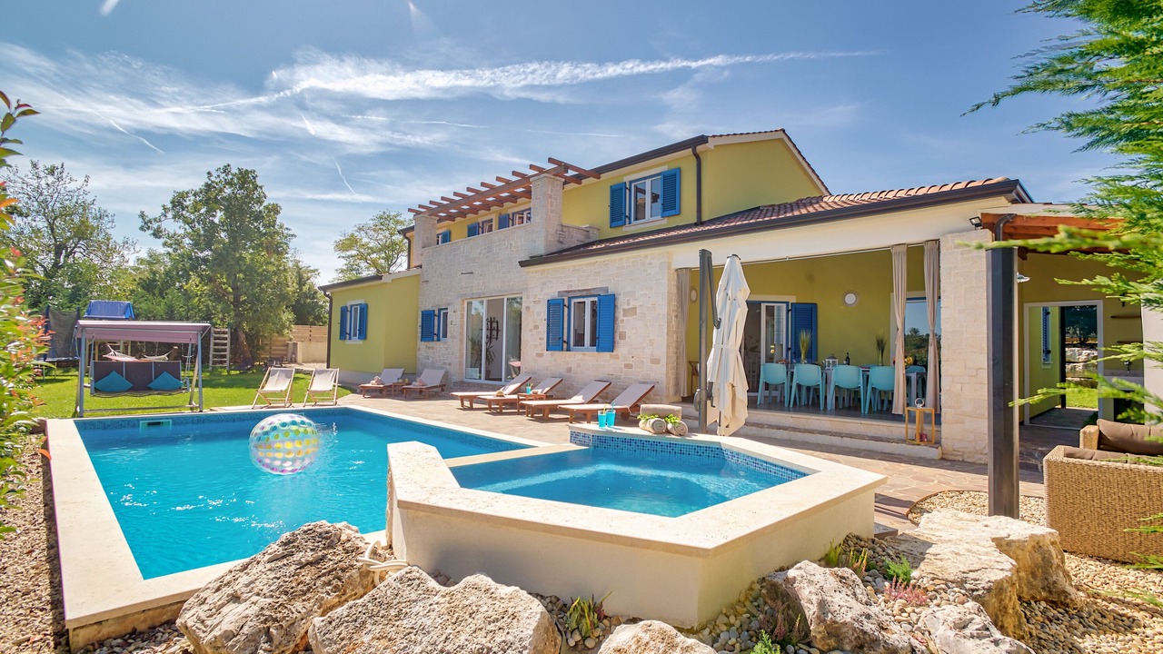 Photo of Outdoor in Muzini