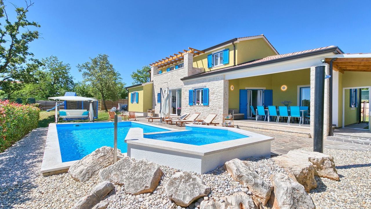 Photo of Outdoor in Muzini