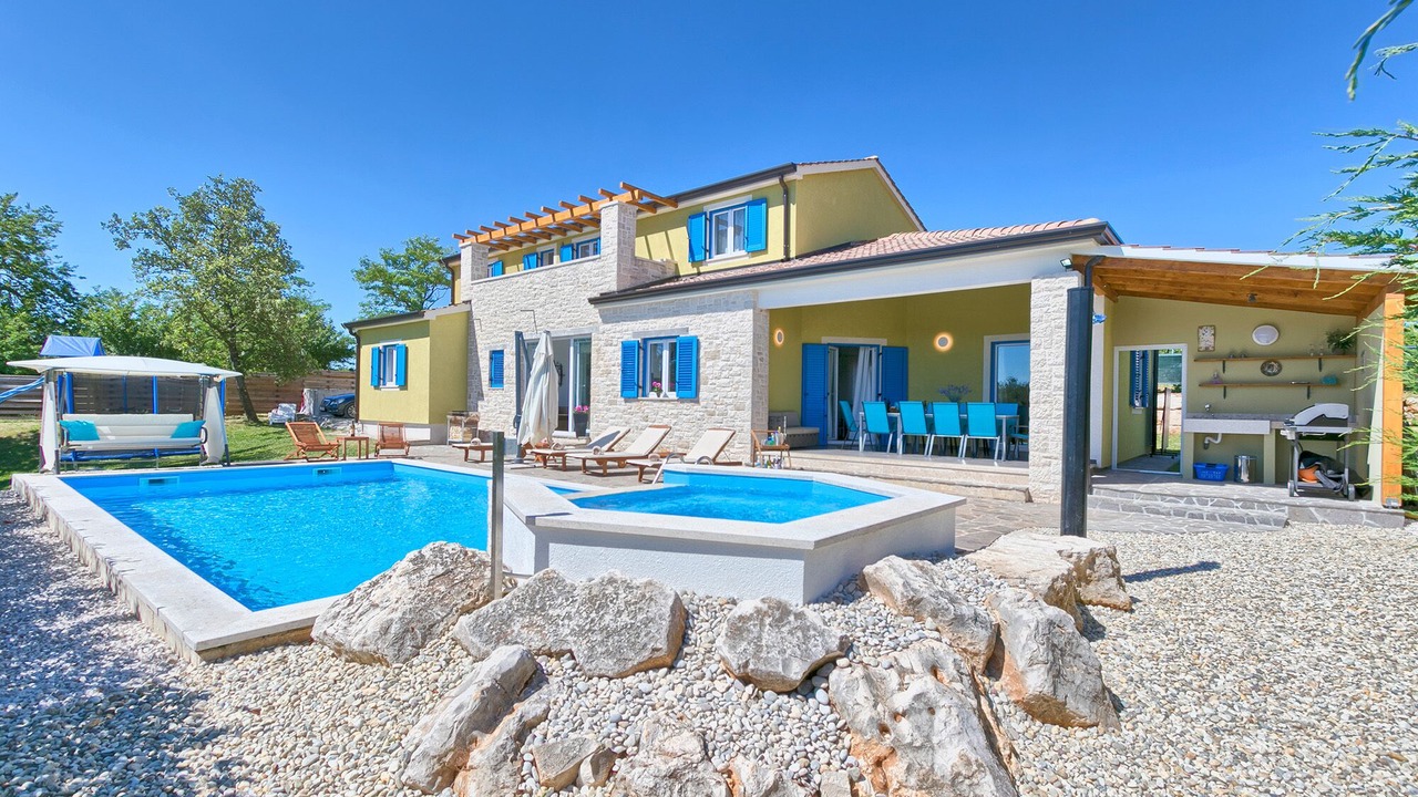 Photo of Outdoor in Muzini