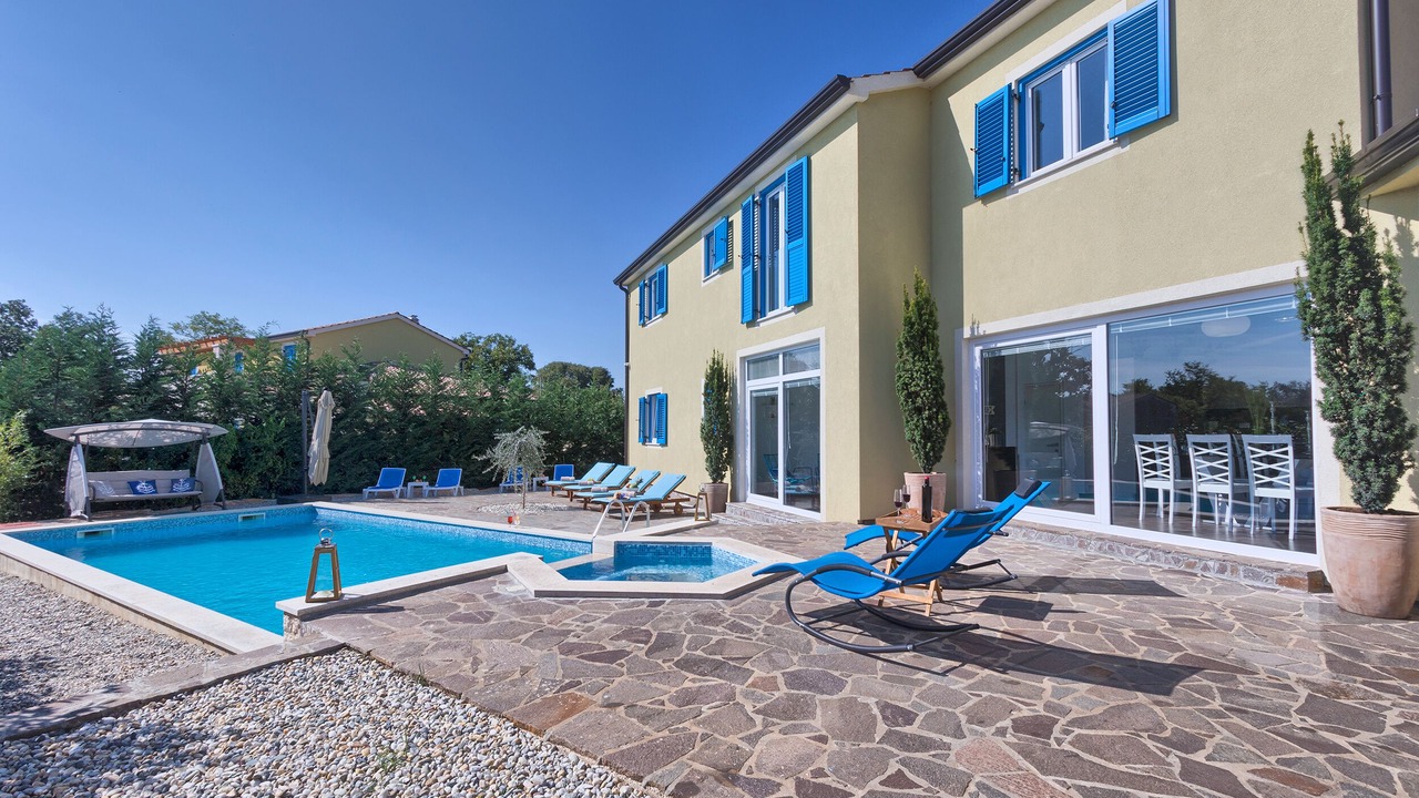 Photo of Outdoor in Muzini