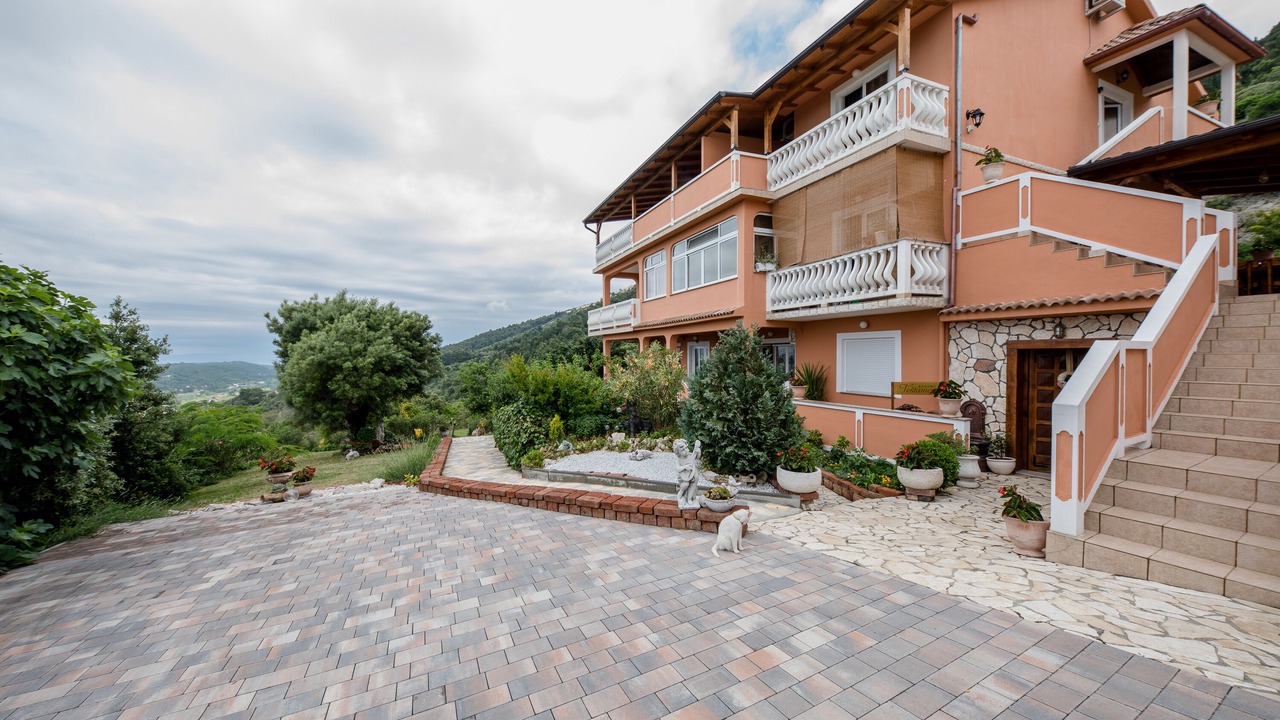 Photo of Outdoor in Mundanije