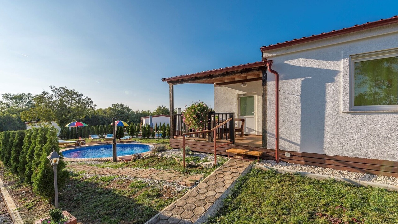 Photo of Outdoor in Tinjan