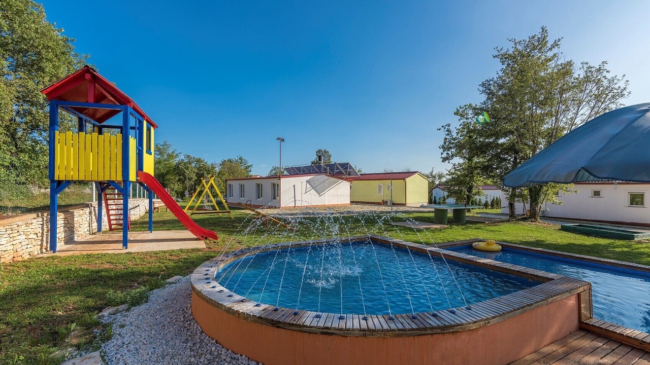 Photo of Outdoor in Tinjan