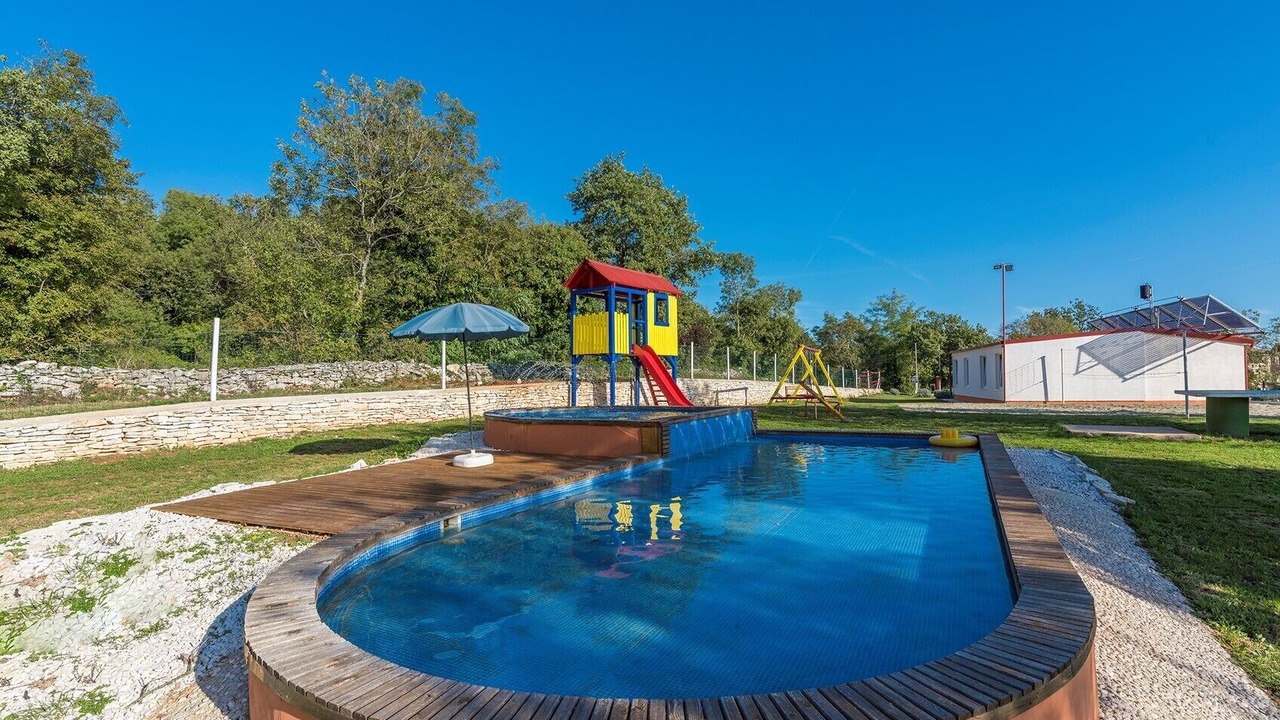 Photo of Outdoor in Tinjan