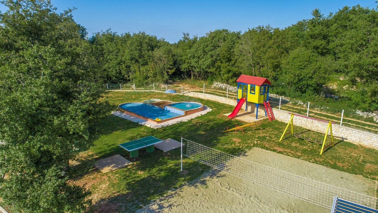 Photo of Outdoor in Tinjan