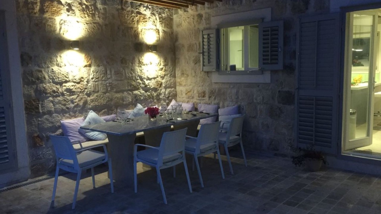 Photo of Others in Vis