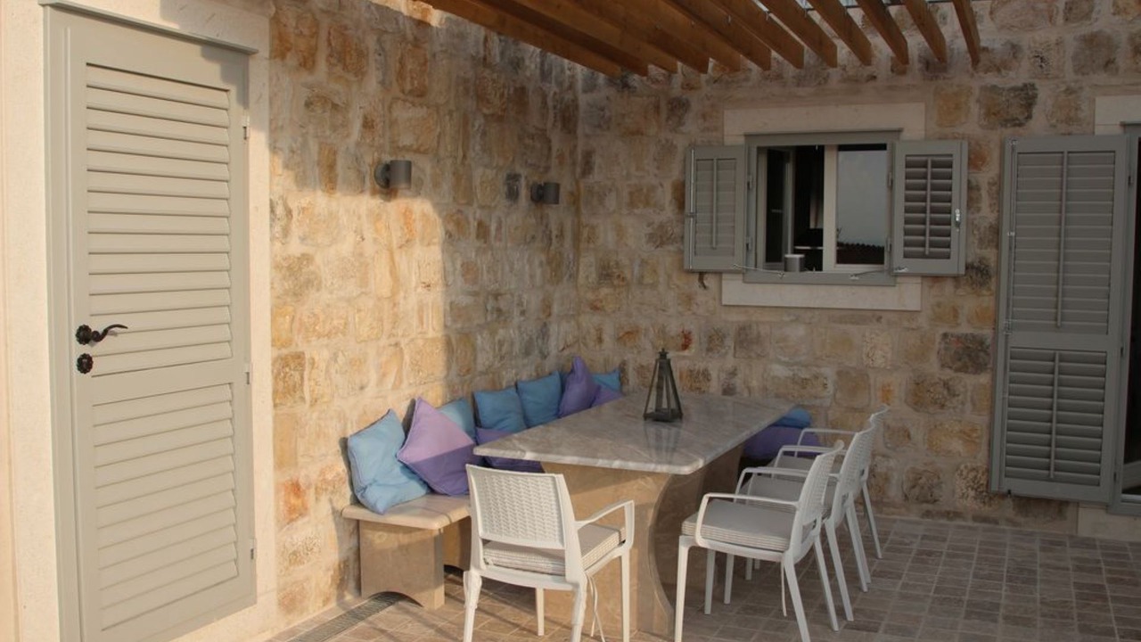Photo of Others in Vis