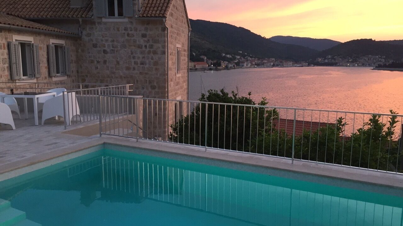 Photo of Others in Vis