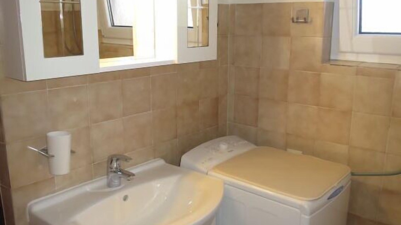 Photo of Bathroom in Petrcane