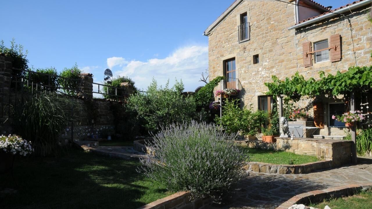 Photo of Outdoor in Bric
