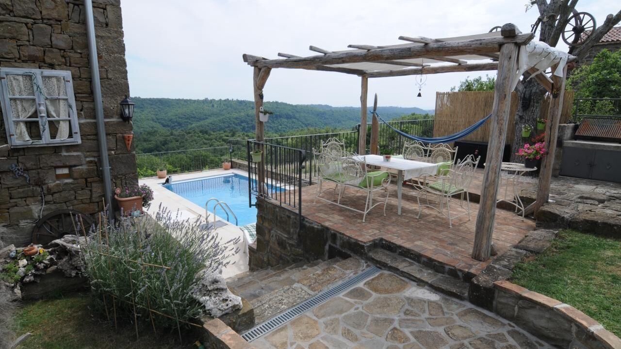 Photo of Outdoor in Bric