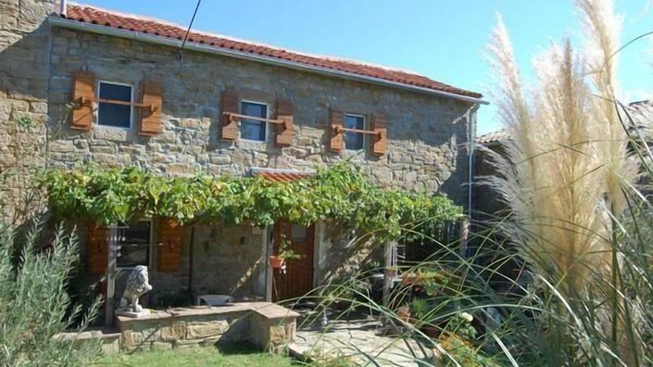 Photo of Outdoor in Bric
