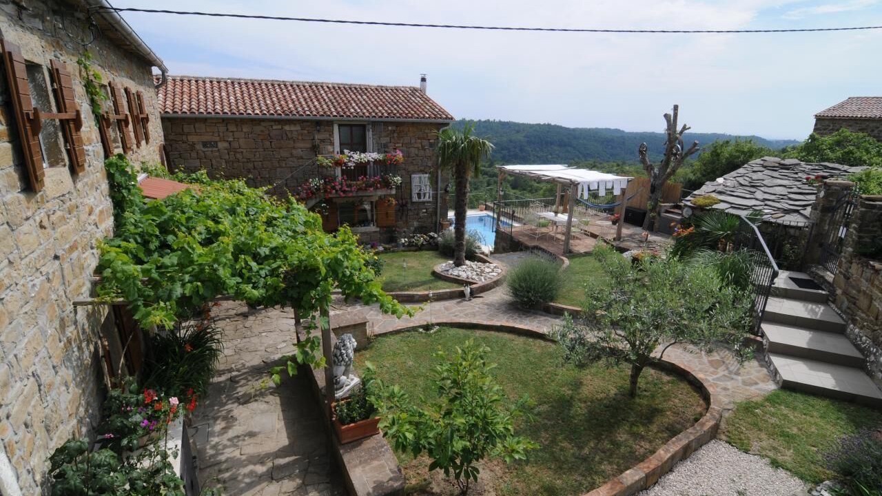 Photo of Outdoor in Bric